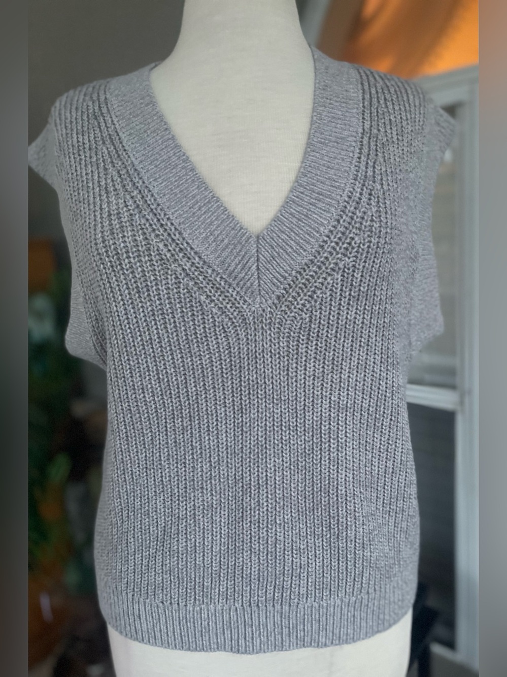 H&M Light Gray V-Neck Sleeveless Knit Sweater Vest